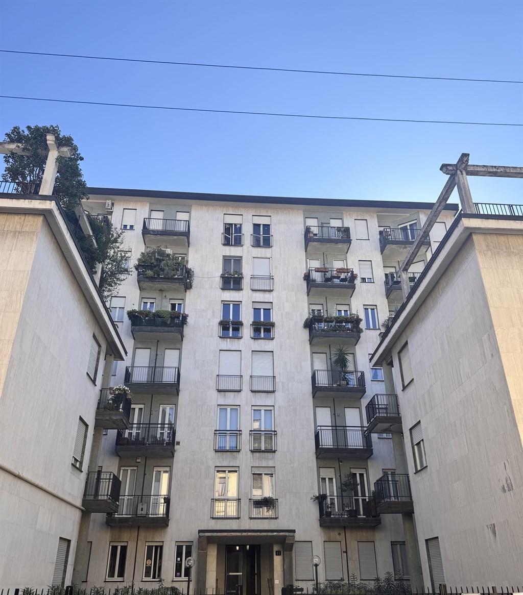 Zona Isola: Trilocale. € 430.000,00