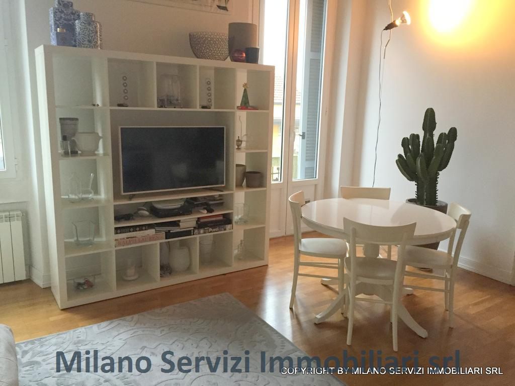 Zona Isola: bilocale ristrutturato, arredato e corredato. € 1.400 mensili spese incluse