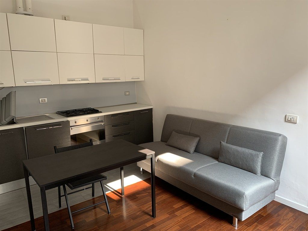 Zona Isola, bilocale arredato. € 1.200 mensili spese condominiali incluse - Per informazioni e/ appuntamenti: Milano Servizi Immobiliari srl - Tel. 02.688.08.11 r.a.