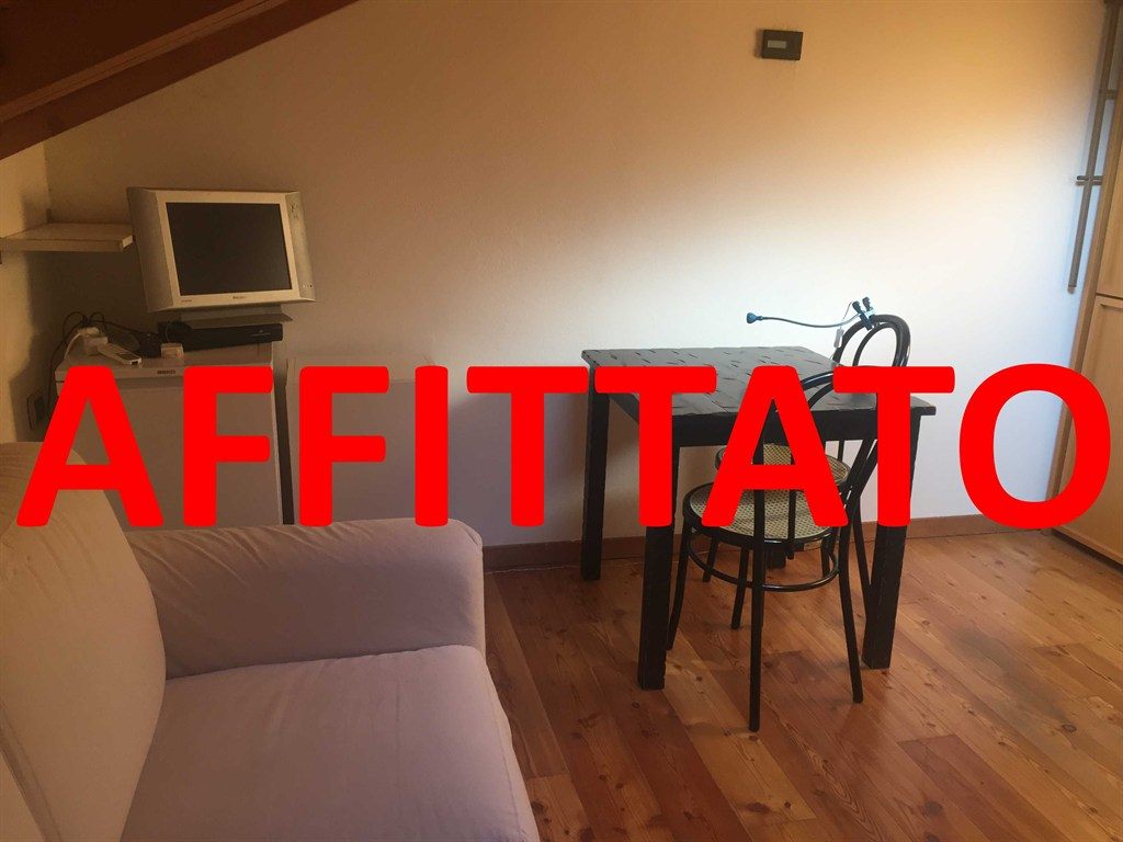 Lancetti, Via Maloia:  monolocale mansardato al piano primo. ristrutturato e arredato, Locabile da 6 a 18 mesi. € 600 mensili spese incluse, comprese utenze - Per informazioni e/ appuntamenti: Milano Servizi Immobiliari srl - Tel. 02.688.08.11 r.a.