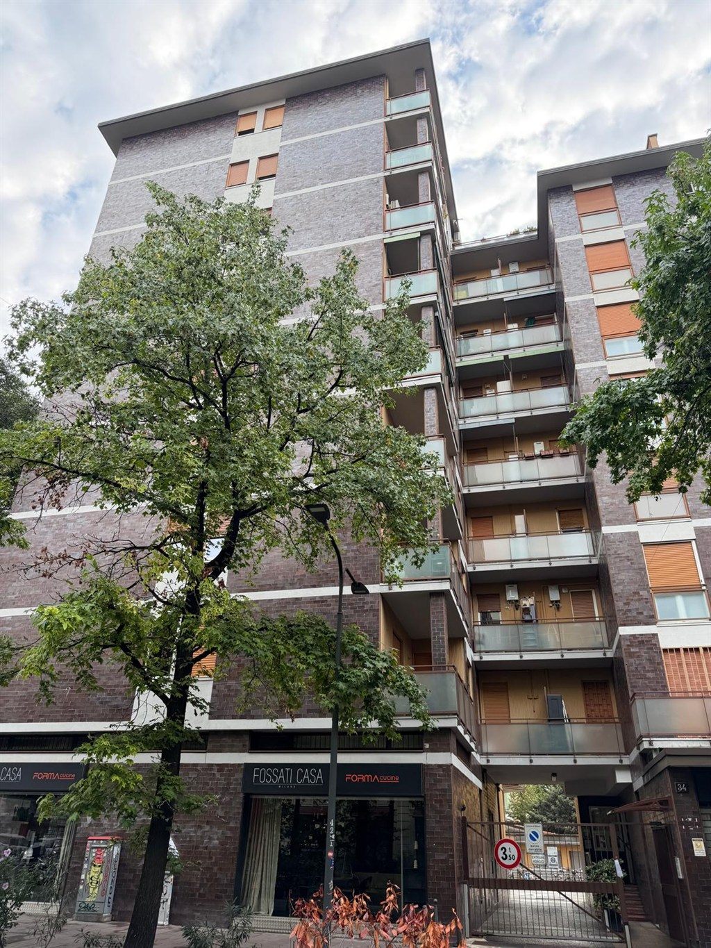 Zona Isola: Trilocale: € 1.650 mensili spese condominiali incluse