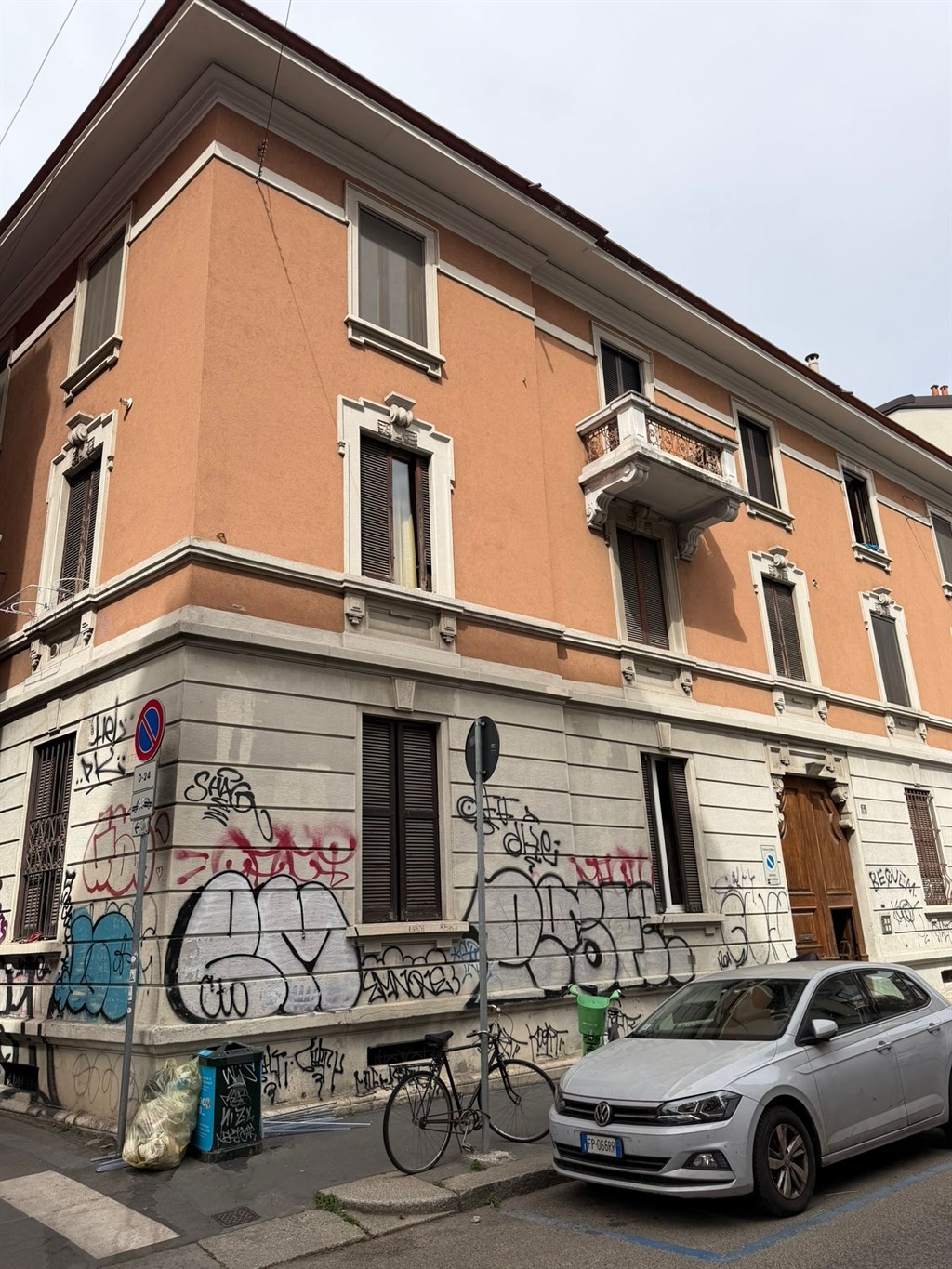 Zona Isola: Trilocale, ristrutturato ed arredato. € 495.000